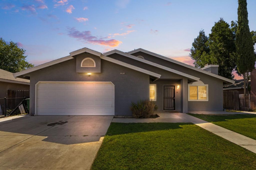 13415 S Vanderburgh Street, Caruthers, CA 93609