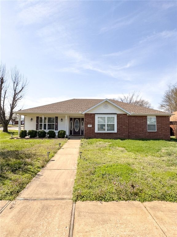 1606 S 24th Place, Rogers, AR 72758