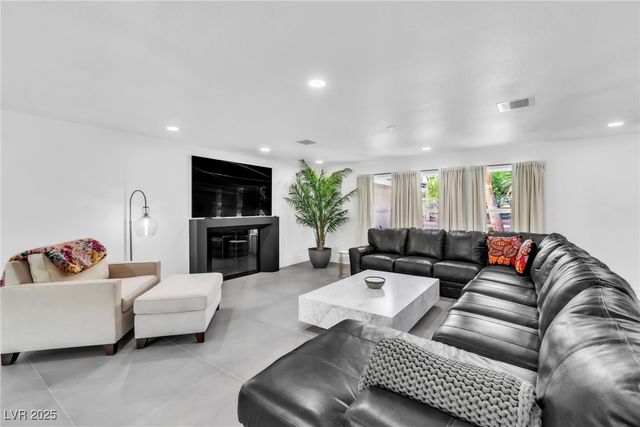 3189 Montecito Drive, Las Vegas, NV 89120