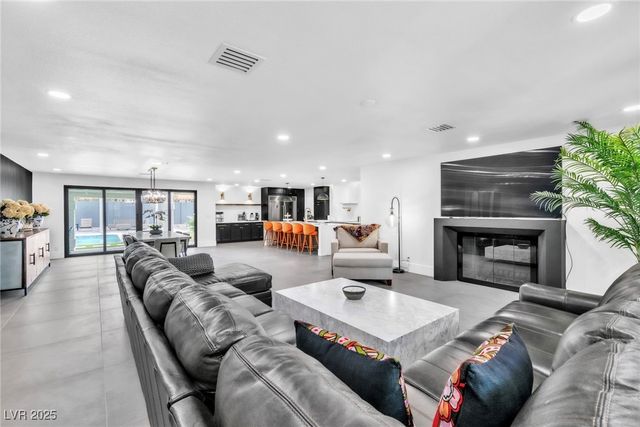 3189 Montecito Drive, Las Vegas, NV 89120
