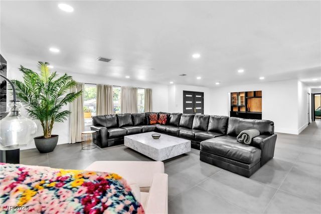 3189 Montecito Drive, Las Vegas, NV 89120
