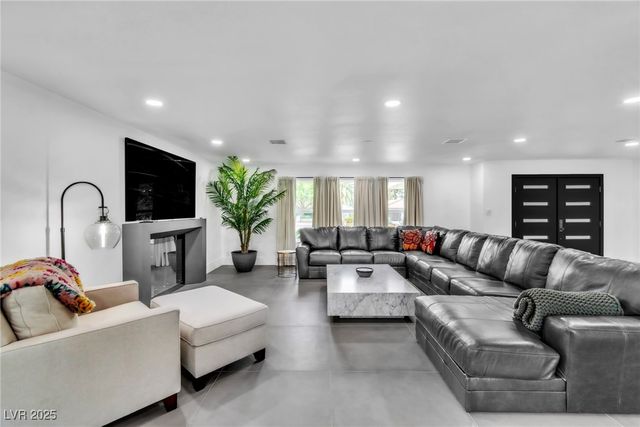 3189 Montecito Drive, Las Vegas, NV 89120