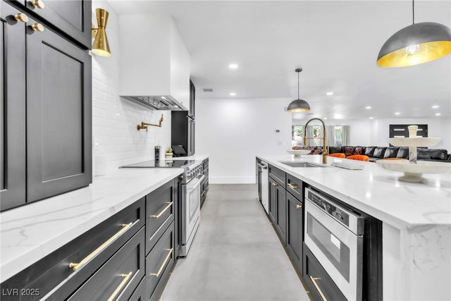 3189 Montecito Drive, Las Vegas, NV 89120