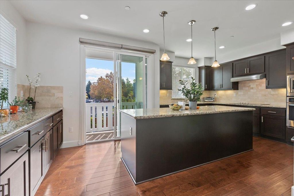 2041 Atlas Loop, Mountain View, CA 94043