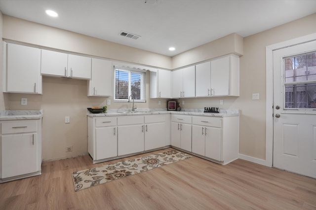 2201 William Street SE, Albuquerque, NM 87102