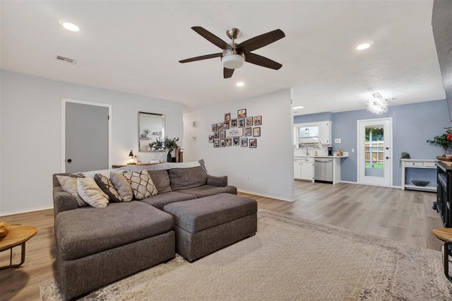 6904 NW Ferris Pl, Lawton, OK 73505