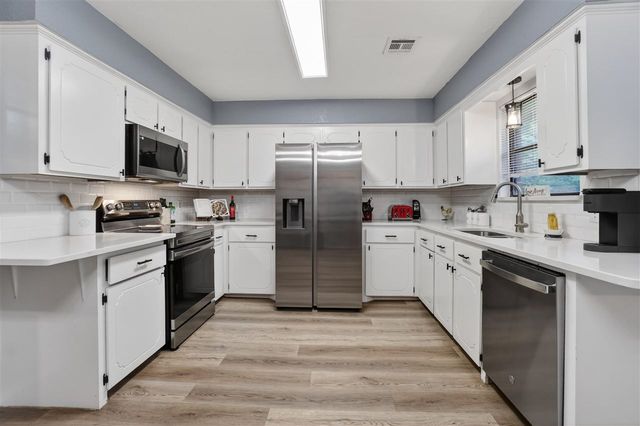 6904 NW Ferris Pl, Lawton, OK 73505