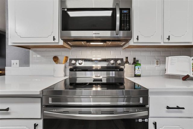 6904 NW Ferris Pl, Lawton, OK 73505