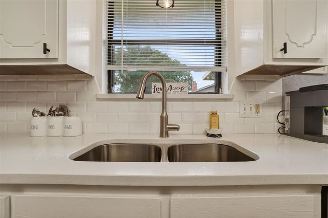 6904 NW Ferris Pl, Lawton, OK 73505
