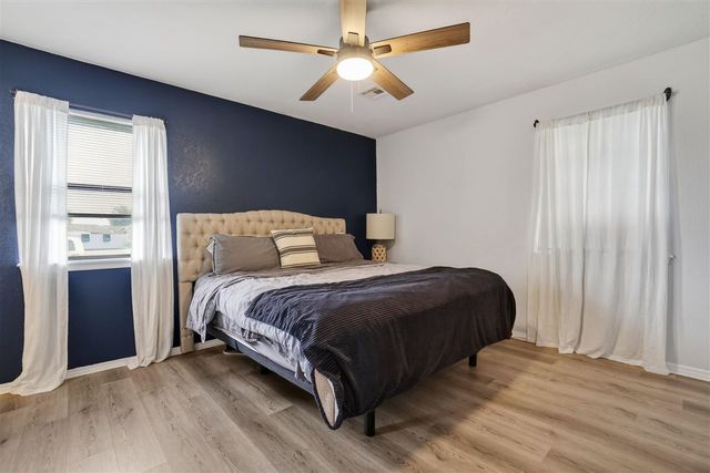 6904 NW Ferris Pl, Lawton, OK 73505