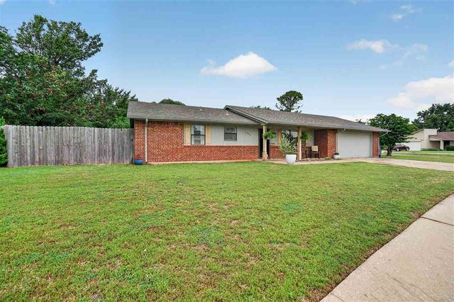 6904 NW Ferris Pl, Lawton, OK 73505