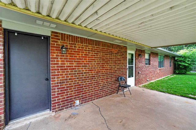 6904 NW Ferris Pl, Lawton, OK 73505