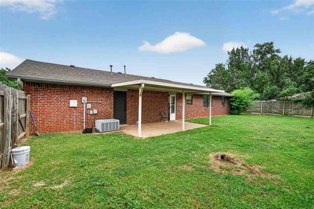 6904 NW Ferris Pl, Lawton, OK 73505