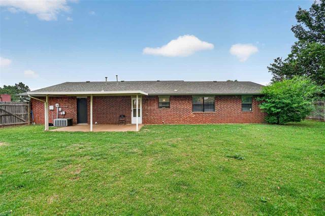 6904 NW Ferris Pl, Lawton, OK 73505