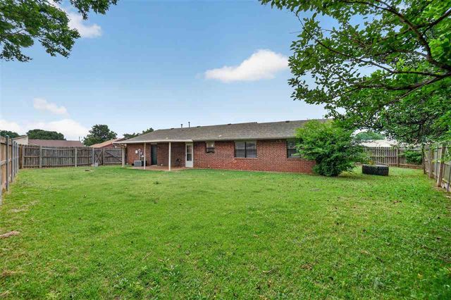6904 NW Ferris Pl, Lawton, OK 73505