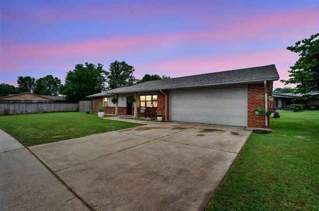 6904 NW Ferris Pl, Lawton, OK 73505
