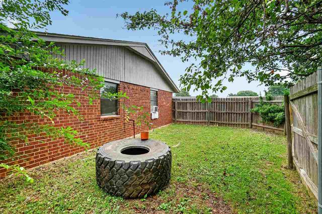 6904 NW Ferris Pl, Lawton, OK 73505