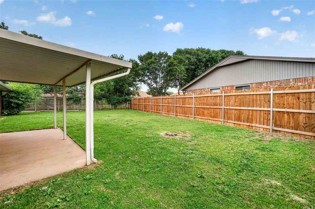 6904 NW Ferris Pl, Lawton, OK 73505