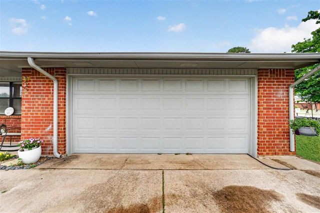 6904 NW Ferris Pl, Lawton, OK 73505