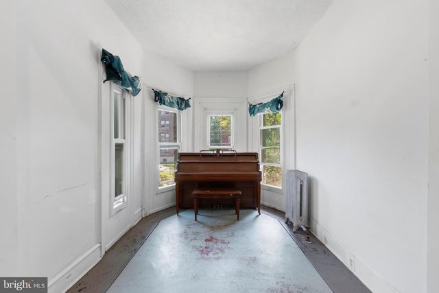 6211 WAYNE AVE, Philadelphia, PA 19144