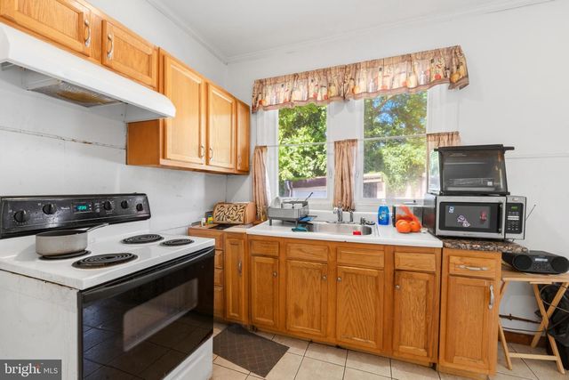 6211 WAYNE AVE, Philadelphia, PA 19144