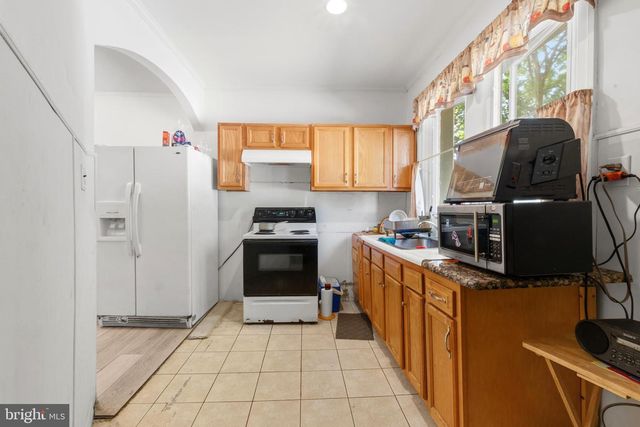 6211 WAYNE AVE, Philadelphia, PA 19144