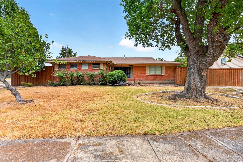 2620 Greenland Drive, Mesquite, TX 75150