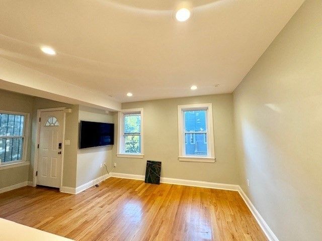 6 Saint James Pl 6, Boston, MA 02119