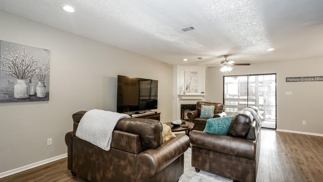 129 Capetown, Conroe, TX 77356