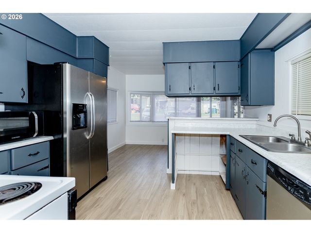 5170 GRAND Ave 38, Florence, OR 97439