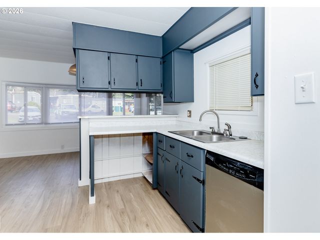 5170 GRAND Ave 38, Florence, OR 97439