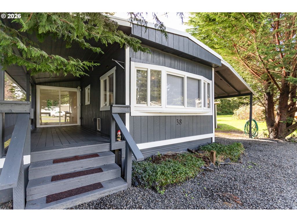 5170 GRAND Ave 38, Florence, OR 97439