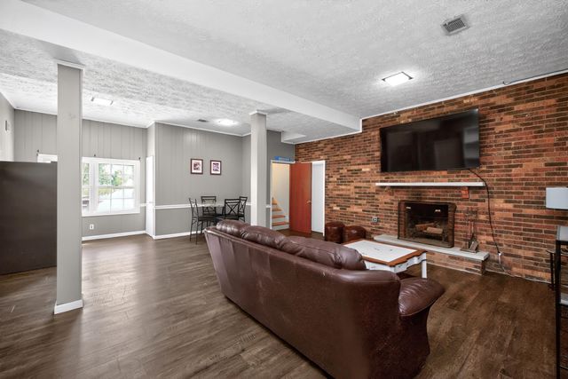 13 Lakeview Drive, Winchester, KY 40391