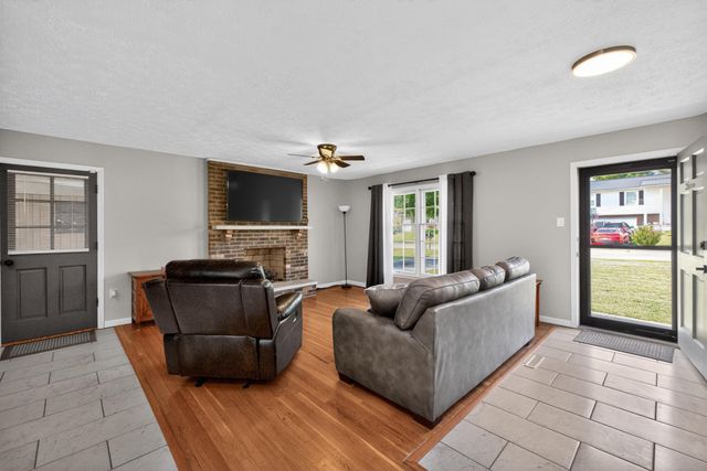 13 Lakeview Drive, Winchester, KY 40391