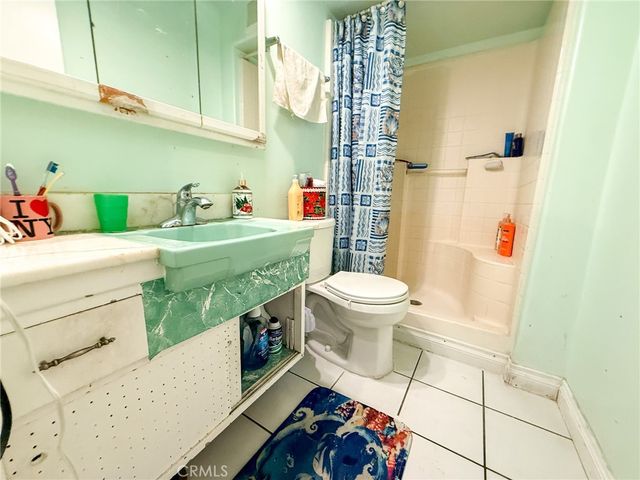 6712 La Jolla, Riverside, CA 92504