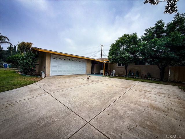 6712 La Jolla, Riverside, CA 92504