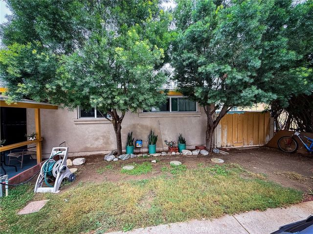 6712 La Jolla, Riverside, CA 92504