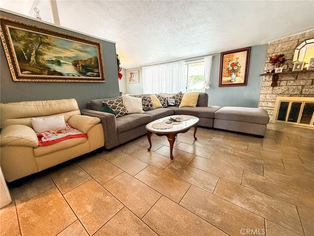 6712 La Jolla, Riverside, CA 92504