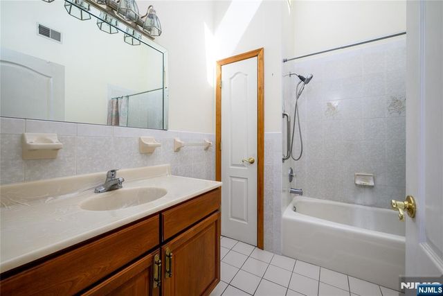 147 11th Street, Wood Ridge, NJ 07075