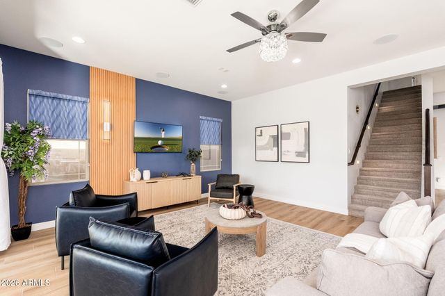 3413 E CREST Lane, Phoenix, AZ 85050