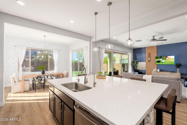 3413 E CREST Lane, Phoenix, AZ 85050