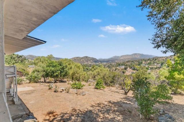 950 S Grade Road, Alpine, CA 91901