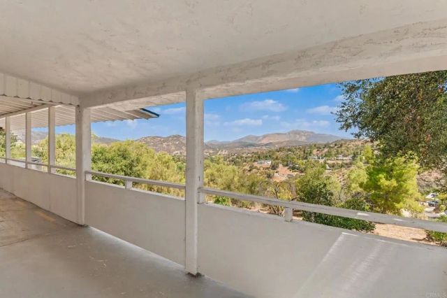 950 S Grade Road, Alpine, CA 91901