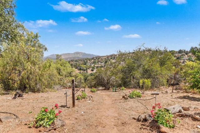 950 S Grade Road, Alpine, CA 91901