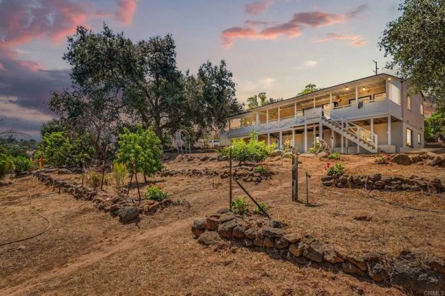 950 S Grade Road, Alpine, CA 91901