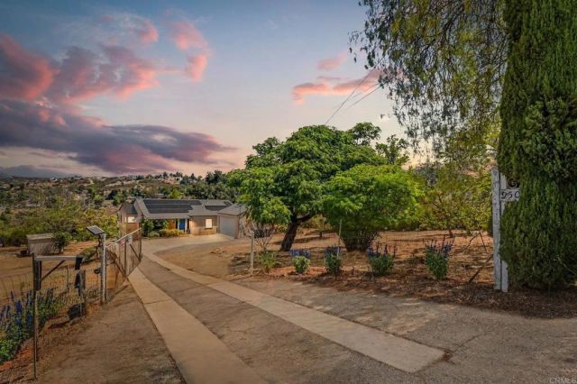 950 S Grade Road, Alpine, CA 91901