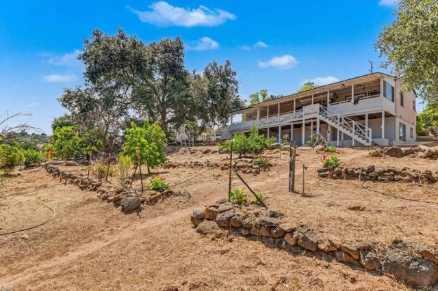 950 S Grade Road, Alpine, CA 91901