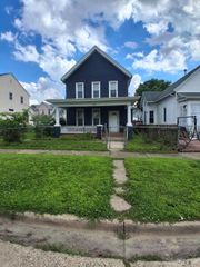 2736 5 1/2 Avenue, Rock Island, IL 61201