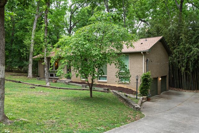 123 Trail East Drive, Hendersonville, TN 37075