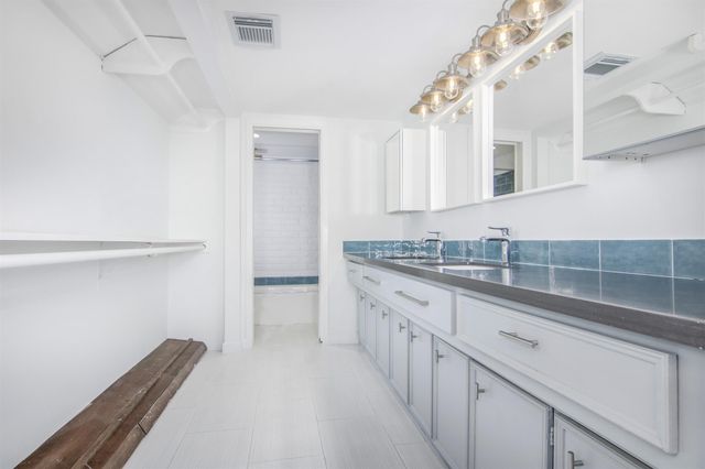 1942 Indiana Street, Houston, TX 77019